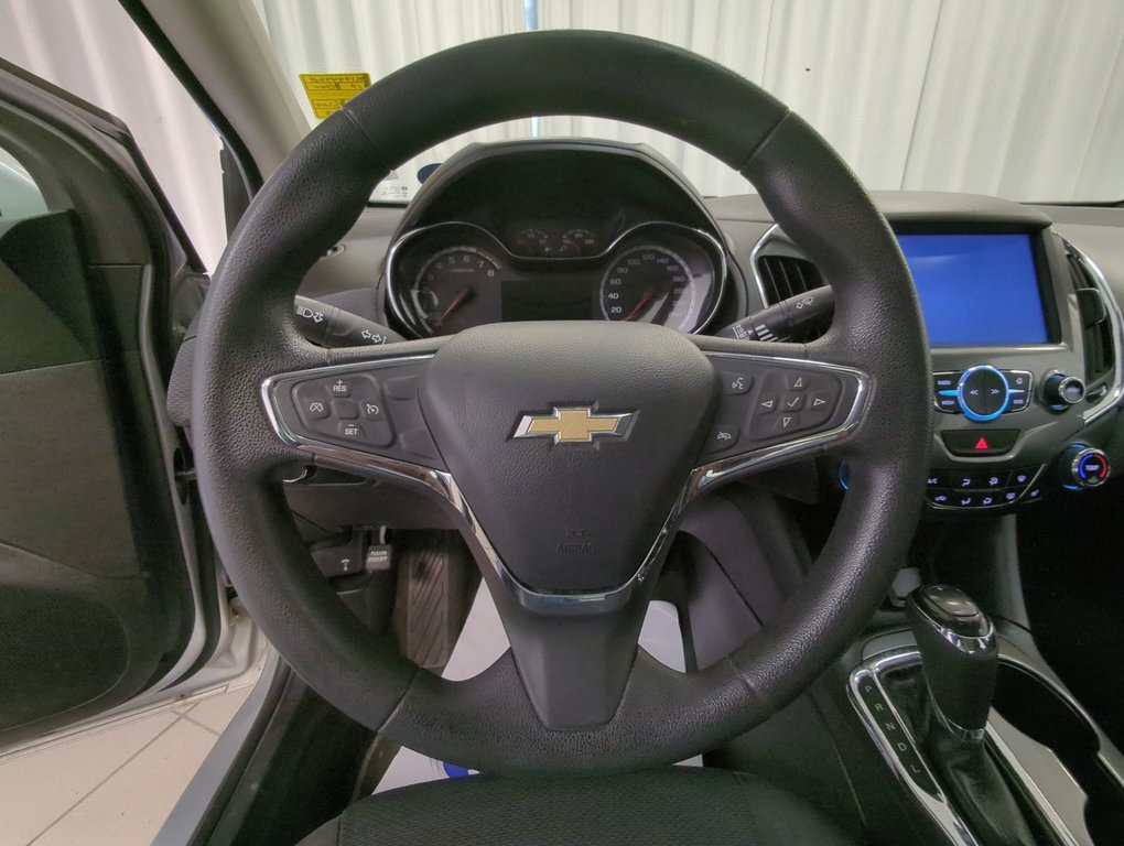 2017 Chevrolet Cruze LT in Dartmouth, Nova Scotia - 14 - w1024h768px