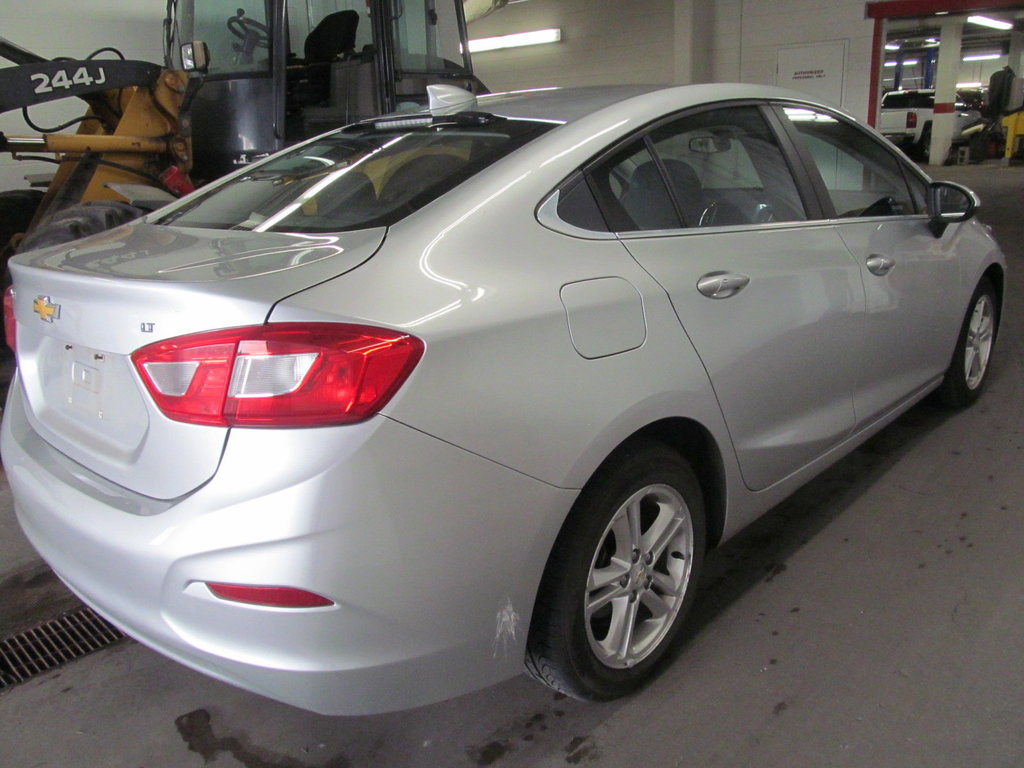 2017 Chevrolet Cruze LT in Dartmouth, Nova Scotia - 4 - w1024h768px