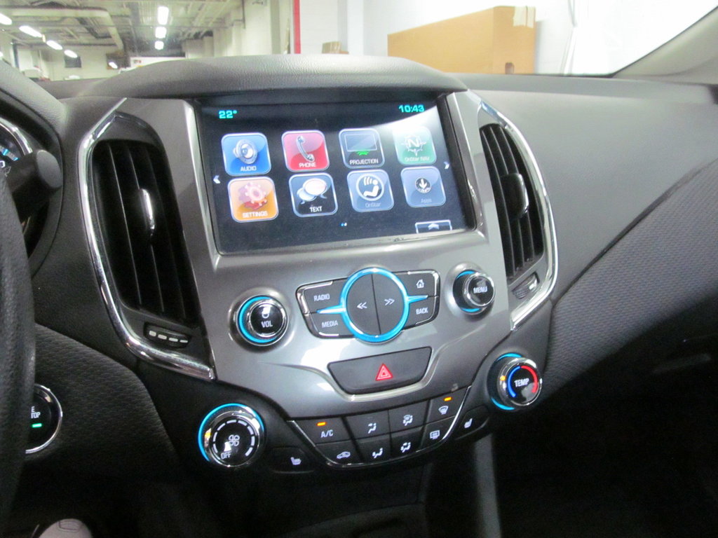 2017 Chevrolet Cruze LT in Dartmouth, Nova Scotia - 6 - w1024h768px