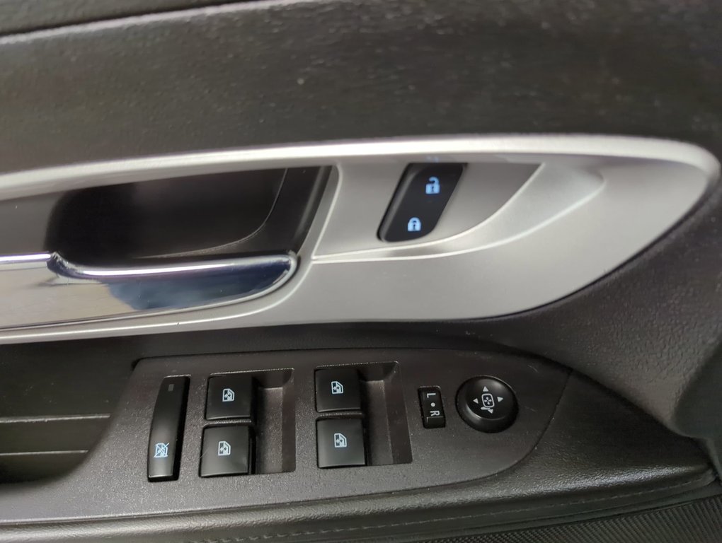 2017 Chevrolet Equinox LT in Dartmouth, Nova Scotia - 13 - w1024h768px