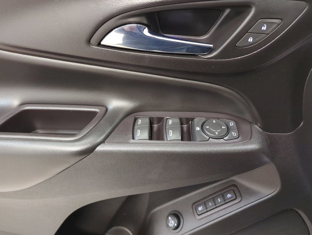 2020 Chevrolet Equinox LT in Dartmouth, Nova Scotia - 13 - w1024h768px