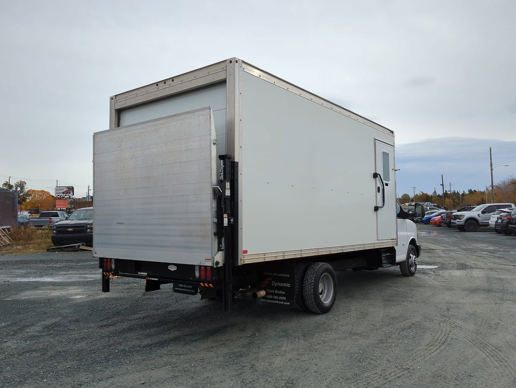 2020  Express Commercial Cutaway 16 FT Cube with Rear Lift and Side Door *GM Certified* in Dartmouth, Nova Scotia - 8 - w1024h768px