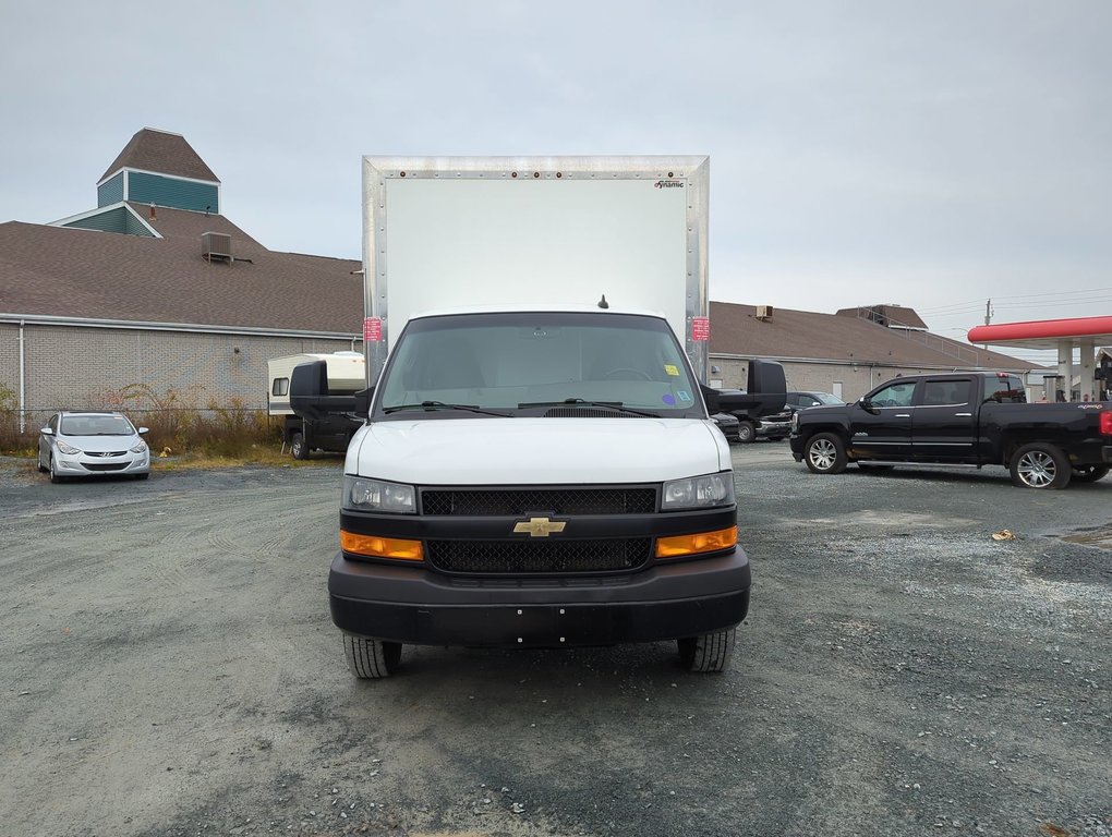 2020  Express Commercial Cutaway 16 FT Cube with Rear Lift and Side Door *GM Certified* in Dartmouth, Nova Scotia - 3 - w1024h768px