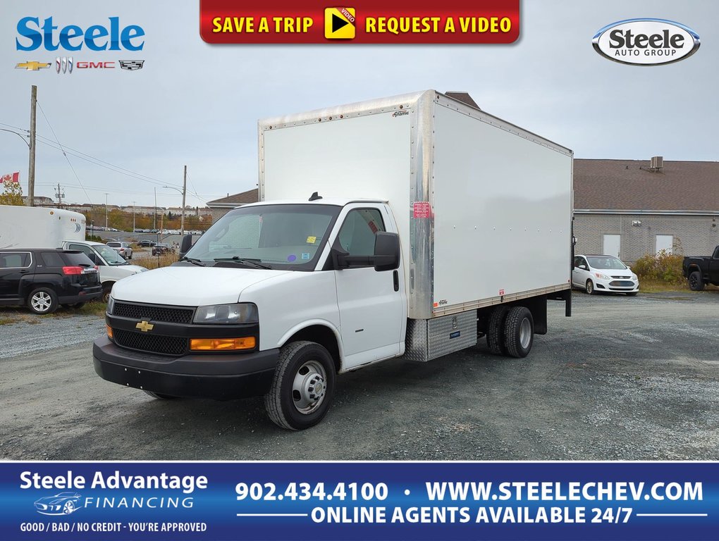 2020  Express Commercial Cutaway 16 FT Cube with Rear Lift and Side Door *GM Certified* in Dartmouth, Nova Scotia - 1 - w1024h768px