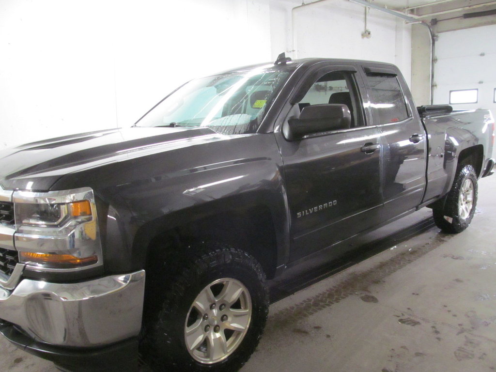 2016 Chevrolet Silverado 1500 LT in Dartmouth, Nova Scotia - 2 - w1024h768px