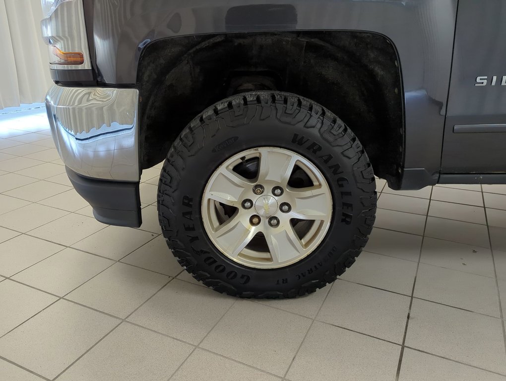 2016 Chevrolet Silverado 1500 LT in Dartmouth, Nova Scotia - 10 - w1024h768px