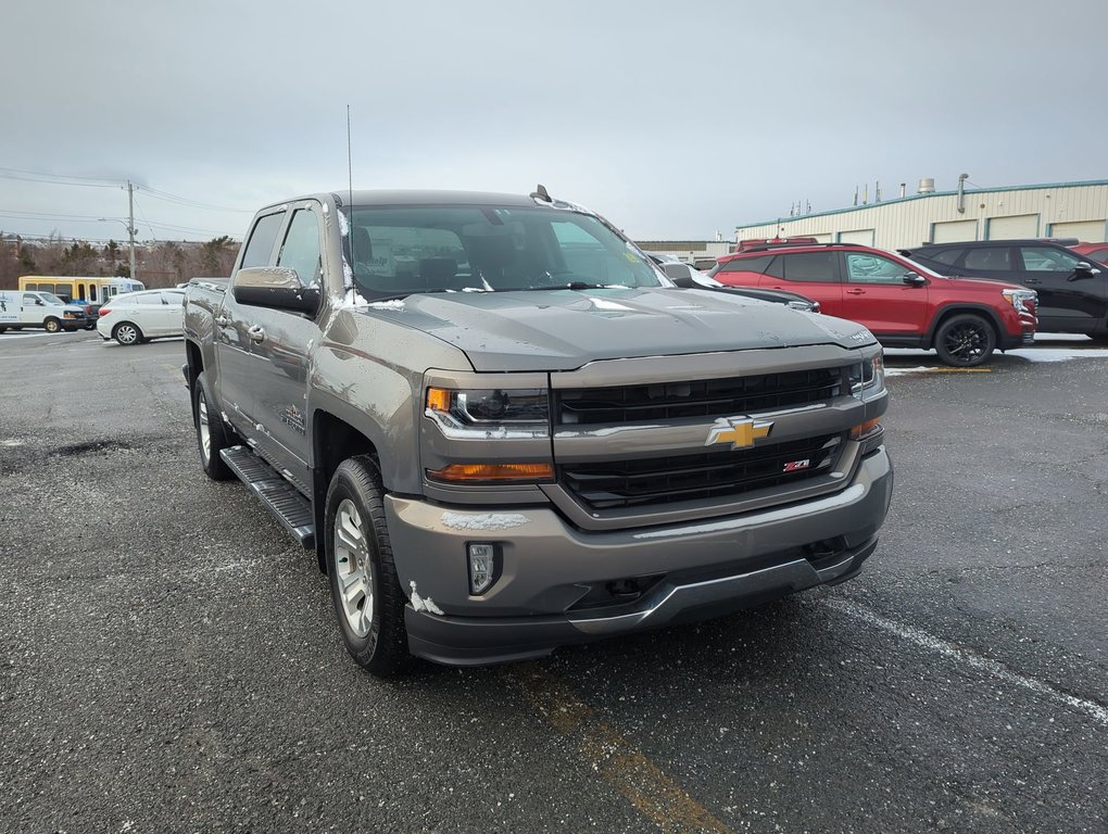 2017 Chevrolet Silverado 1500 LT in Dartmouth, Nova Scotia - 2 - w1024h768px