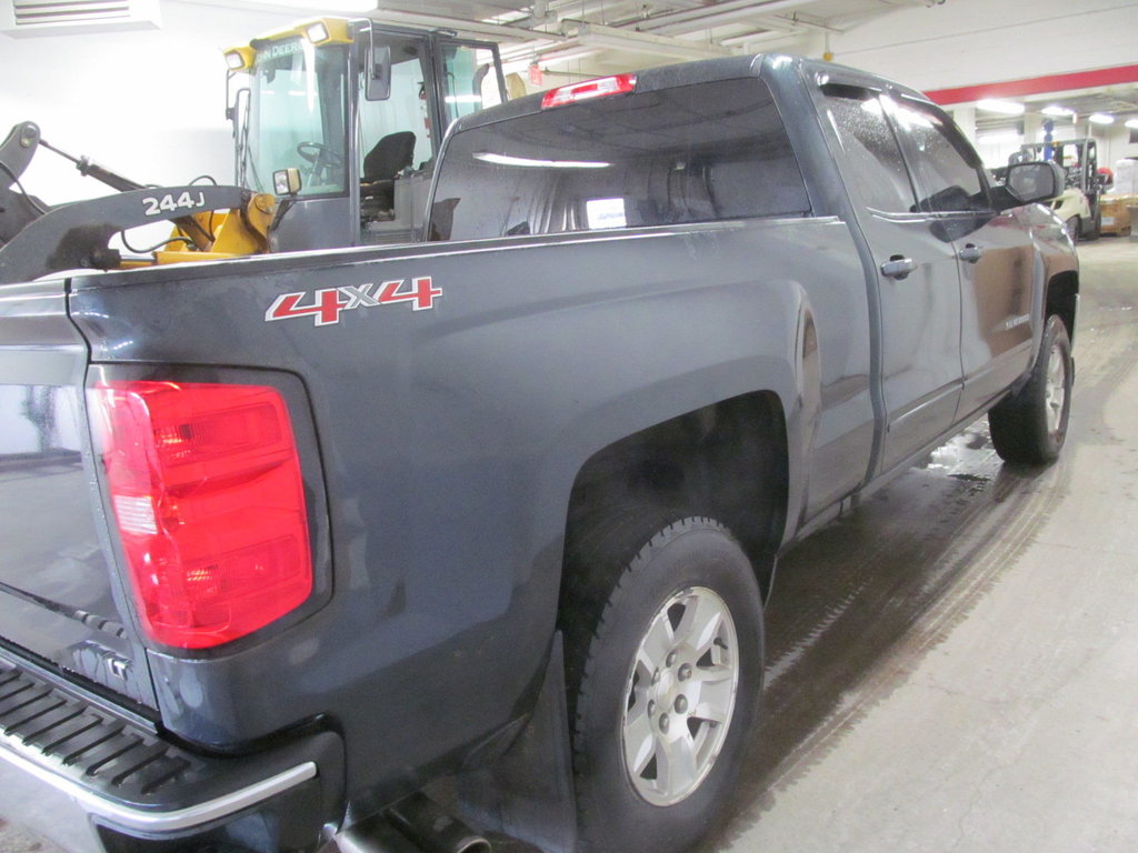 2017 Chevrolet Silverado 1500 LT in Dartmouth, Nova Scotia - 4 - w1024h768px