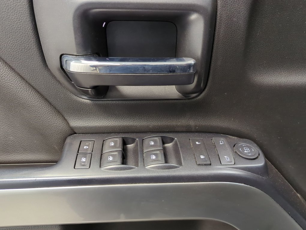 2017 Chevrolet Silverado 1500 LT in Dartmouth, Nova Scotia - 13 - w1024h768px