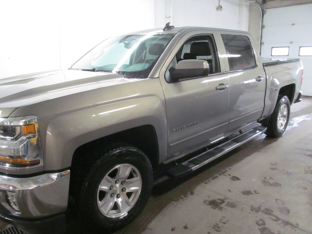 2017 Chevrolet Silverado 1500 LT in Dartmouth, Nova Scotia - 2 - w1024h768px