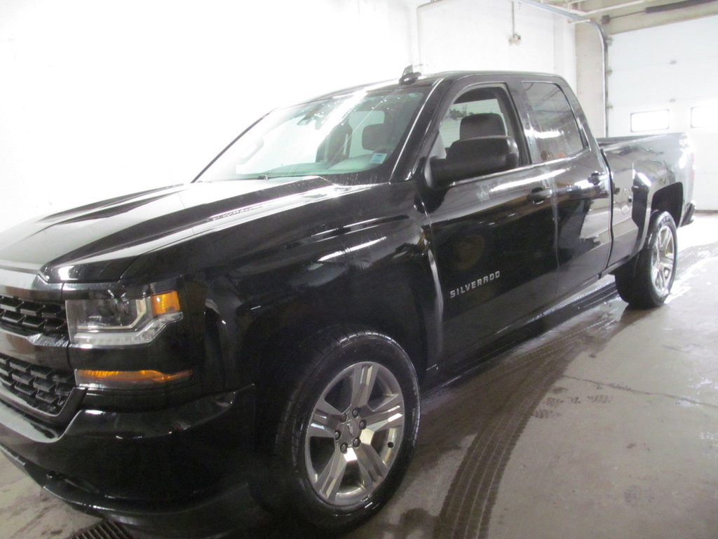 2017 Chevrolet Silverado 1500 Custom in Dartmouth, Nova Scotia - 2 - w1024h768px