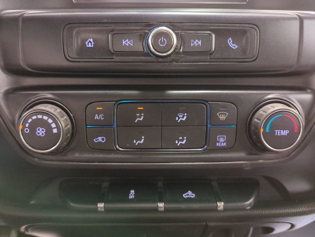 2017 Chevrolet Silverado 1500 Custom in Dartmouth, Nova Scotia - 17 - w1024h768px