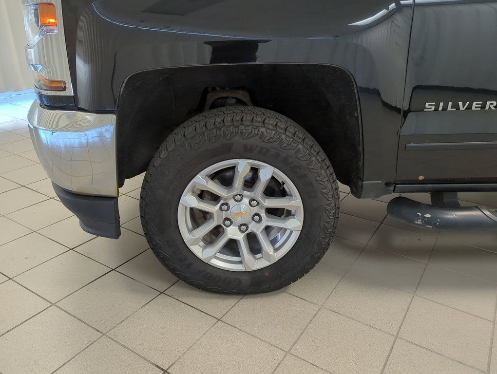 2017 Chevrolet Silverado 1500 LT in Dartmouth, Nova Scotia - 10 - w1024h768px