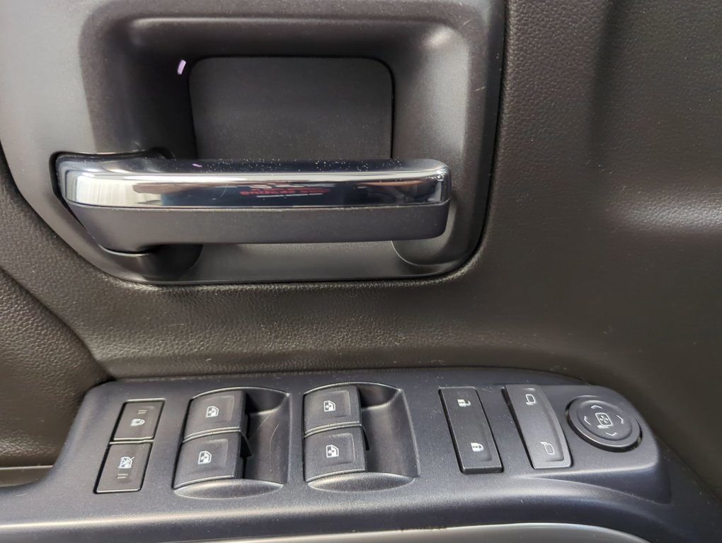 2017 Chevrolet Silverado 1500 LT in Dartmouth, Nova Scotia - 13 - w1024h768px