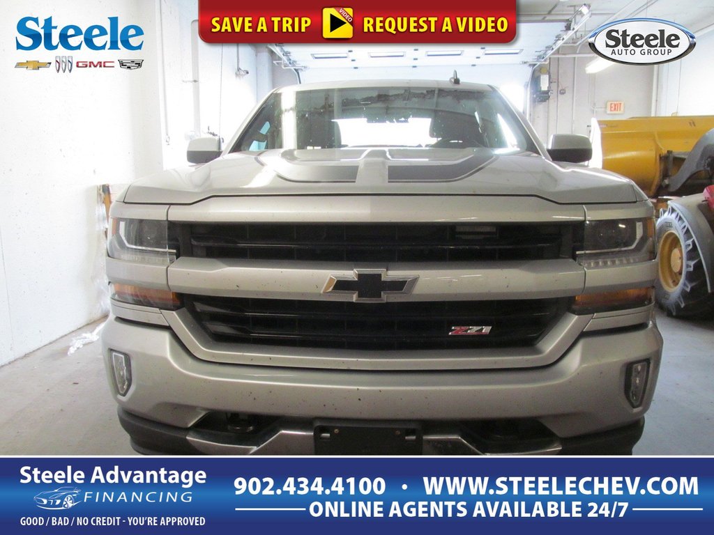 2017 Chevrolet Silverado 1500 LT in Dartmouth, Nova Scotia - 1 - w1024h768px