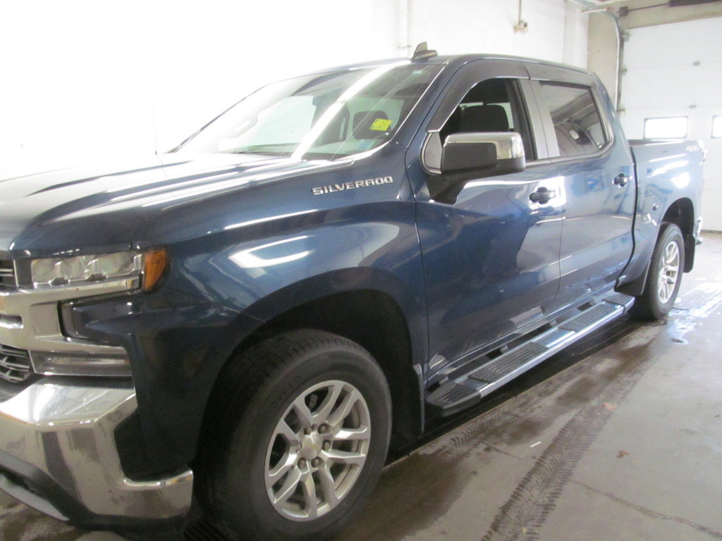 2019 Chevrolet Silverado 1500 LT in Dartmouth, Nova Scotia - 2 - w1024h768px