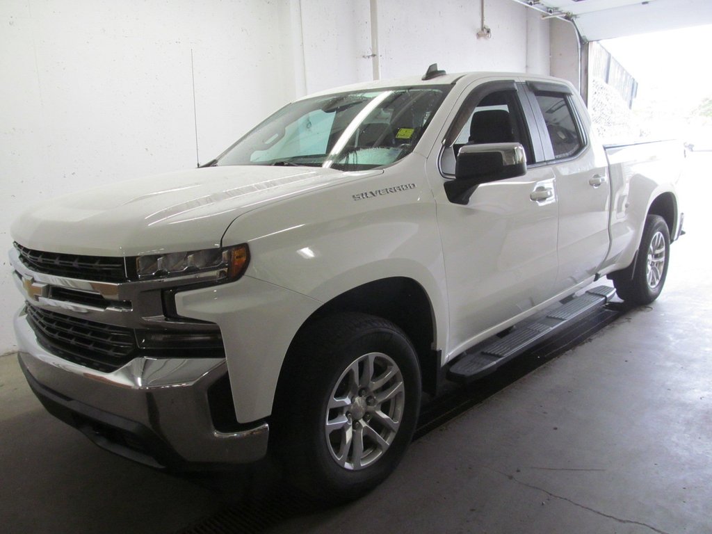 2020 Chevrolet Silverado 1500 LT in Dartmouth, Nova Scotia - 2 - w1024h768px