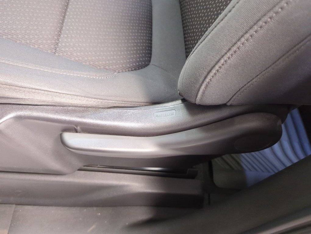 2020 Chevrolet Silverado 1500 Custom in Dartmouth, Nova Scotia - 12 - w1024h768px