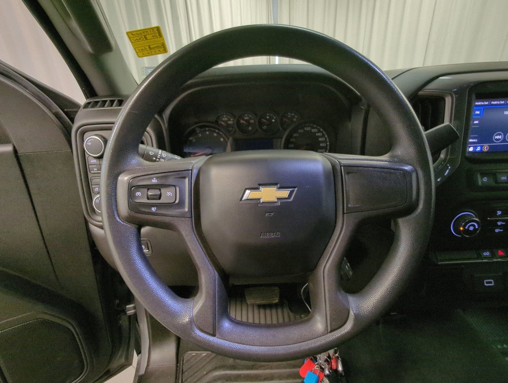 2020 Chevrolet Silverado 1500 Custom in Dartmouth, Nova Scotia - 14 - w1024h768px