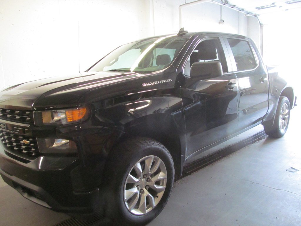 2021 Chevrolet Silverado 1500 Custom in Dartmouth, Nova Scotia - 2 - w1024h768px