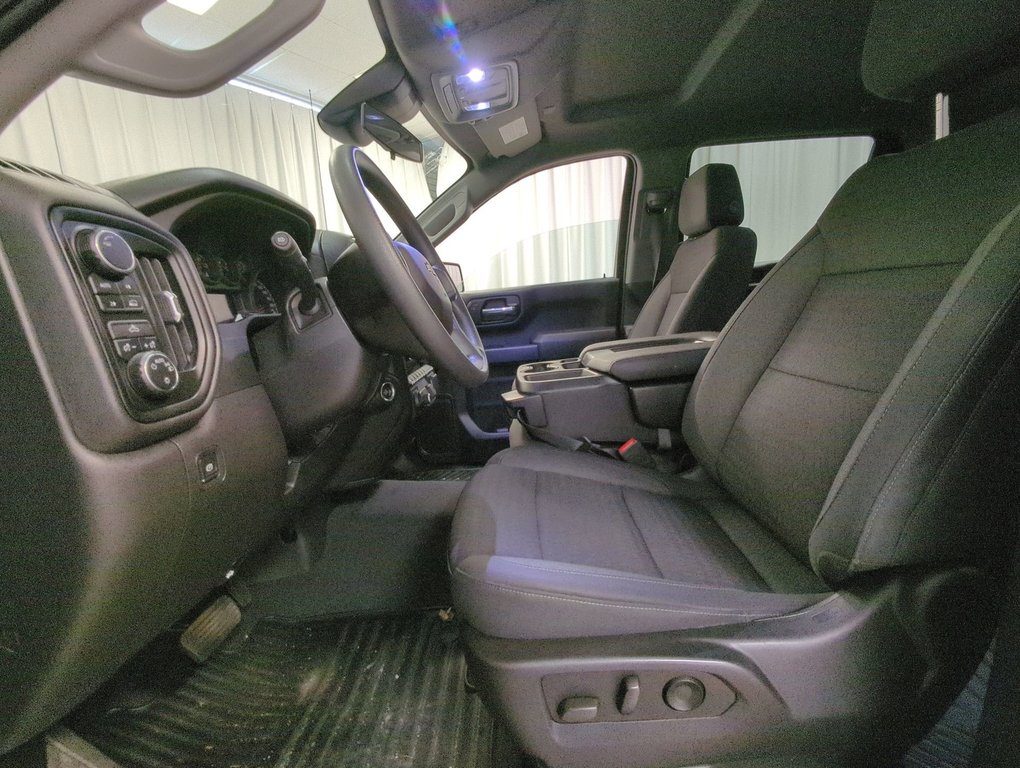 2022 Chevrolet Silverado 1500 Custom in Dartmouth, Nova Scotia - 11 - w1024h768px