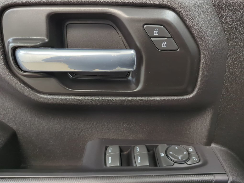 2022 Chevrolet Silverado 1500 Custom in Dartmouth, Nova Scotia - 13 - w1024h768px