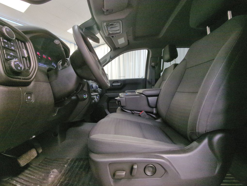 2023 Chevrolet Silverado 1500 Custom in Dartmouth, Nova Scotia - 11 - w1024h768px