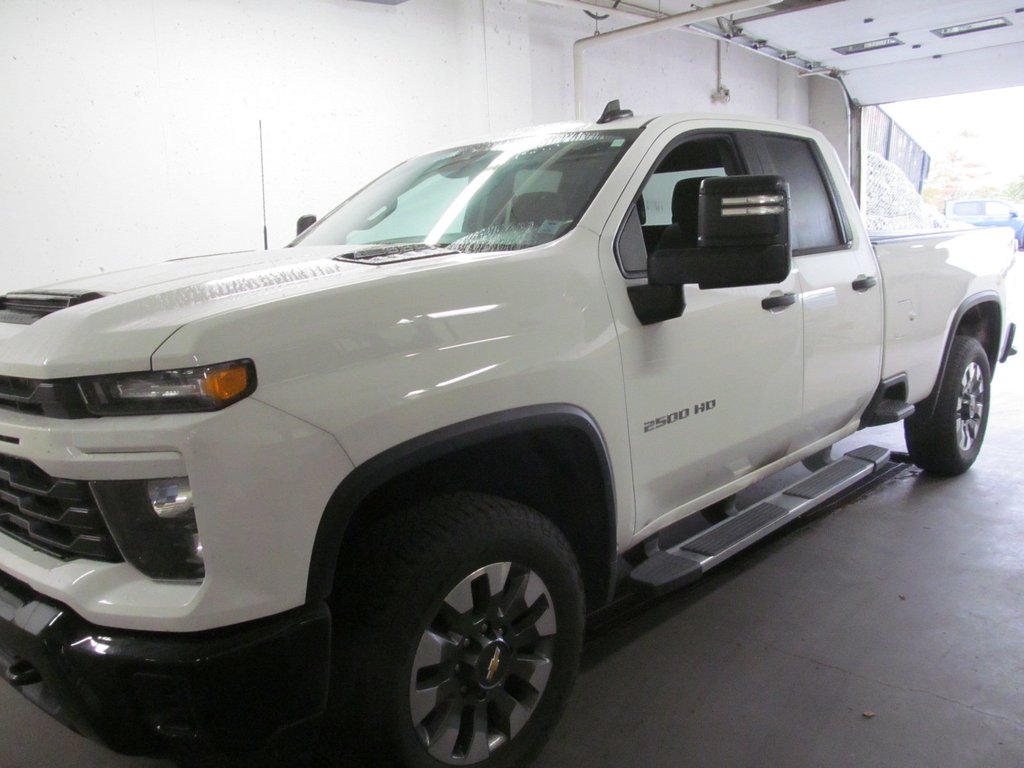 2024 Chevrolet Silverado 2500HD Custom in Dartmouth, Nova Scotia - 2 - w1024h768px