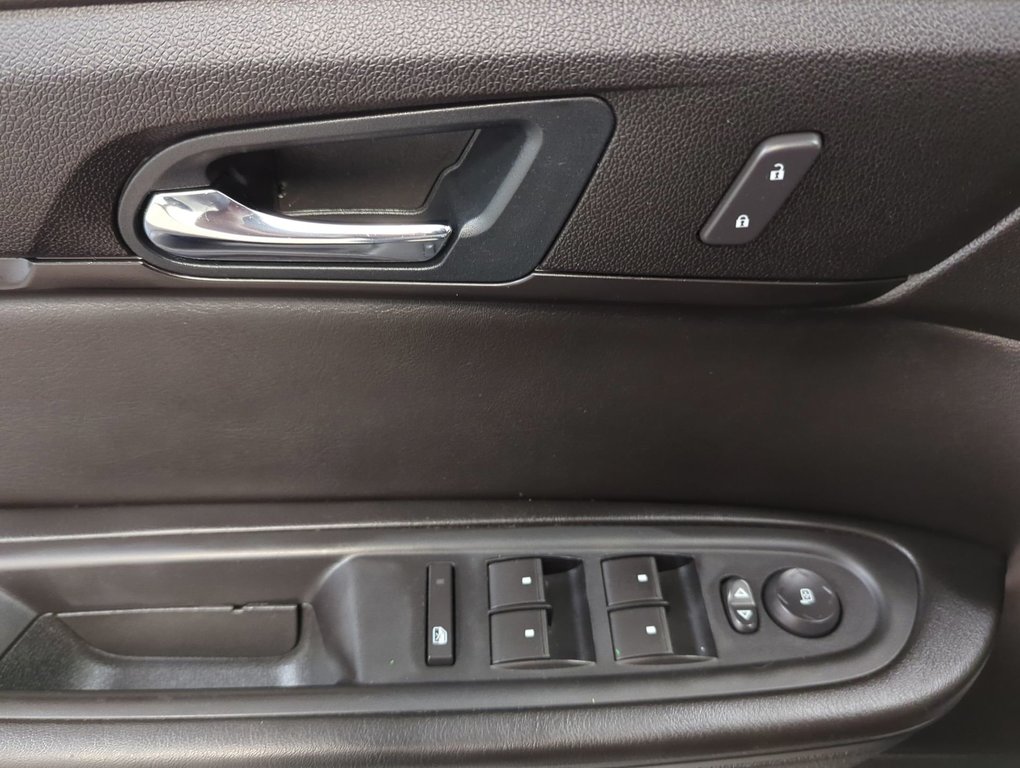 2016 Chevrolet Traverse LT in Dartmouth, Nova Scotia - 13 - w1024h768px