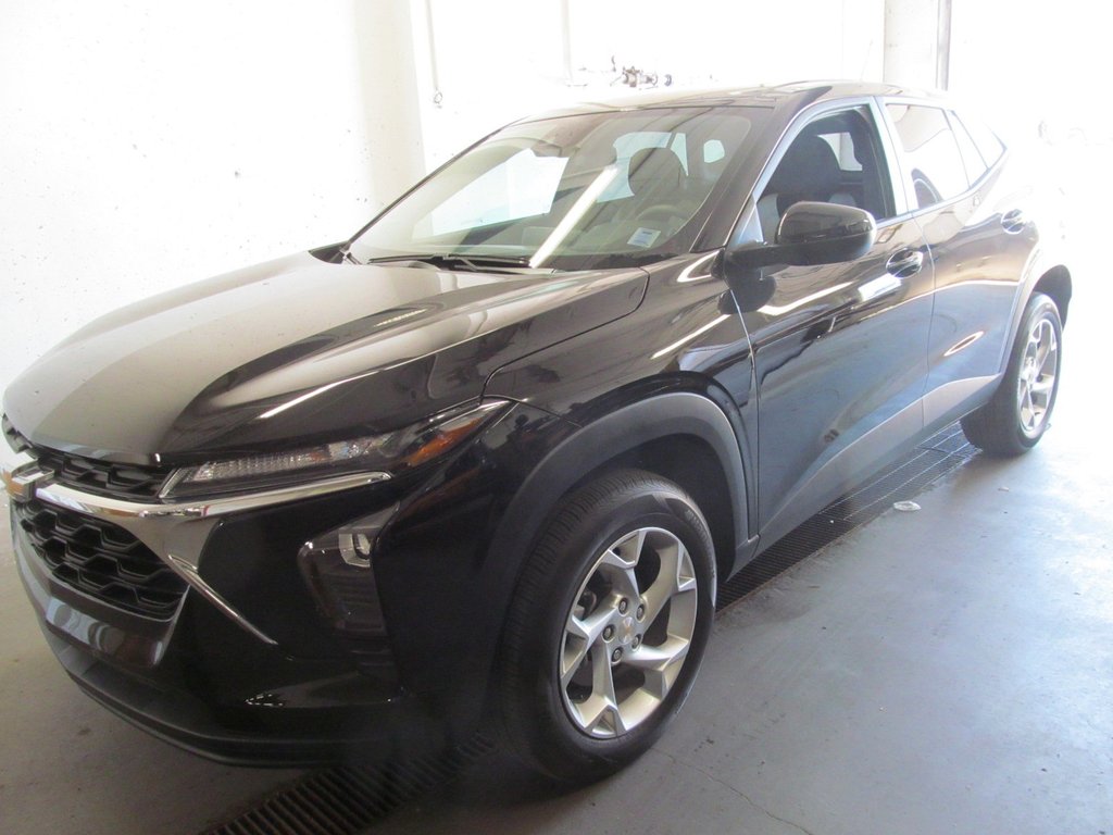 2025 Chevrolet Trax LS in Dartmouth, Nova Scotia - 2 - w1024h768px