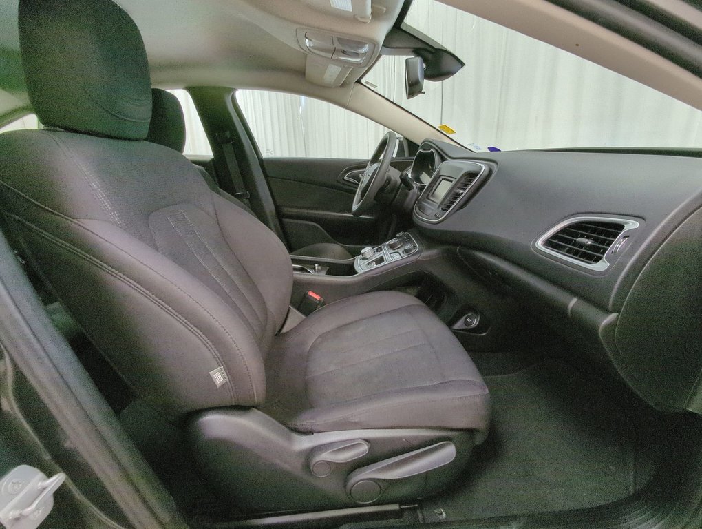 2015 Chrysler 200 LX in Dartmouth, Nova Scotia - 22 - w1024h768px