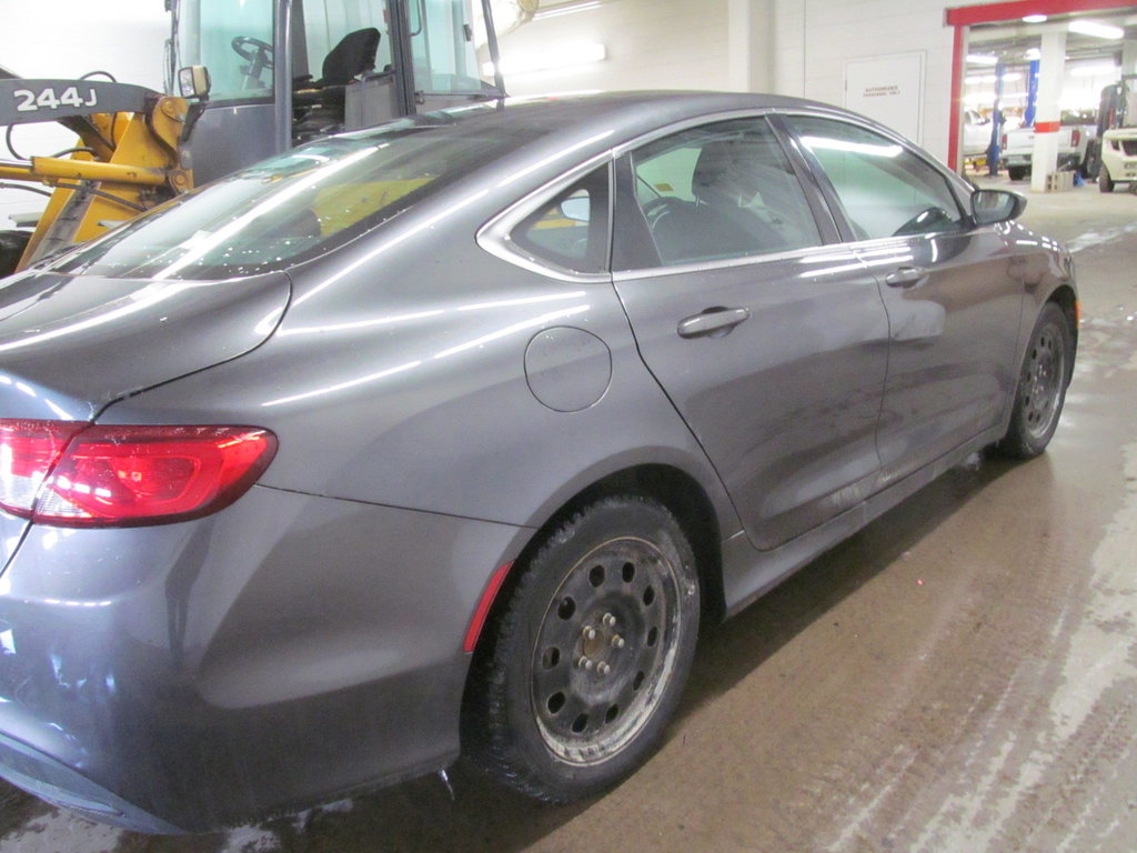 2015 Chrysler 200 LX in Dartmouth, Nova Scotia - 4 - w1024h768px