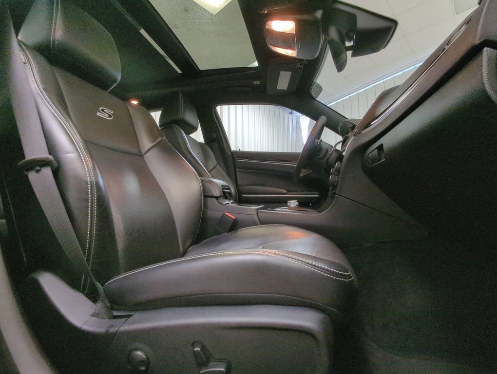 2023 Chrysler 300 S in Dartmouth, Nova Scotia - 25 - w1024h768px