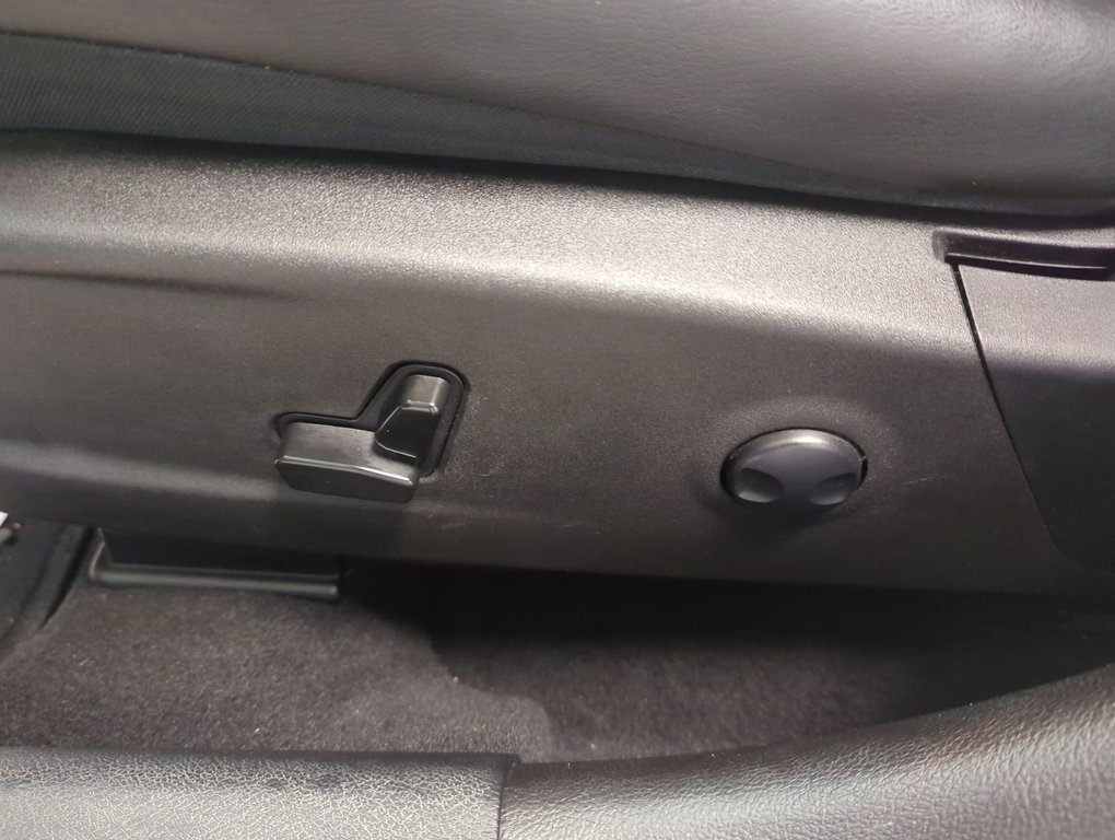 2023 Chrysler 300 S in Dartmouth, Nova Scotia - 12 - w1024h768px