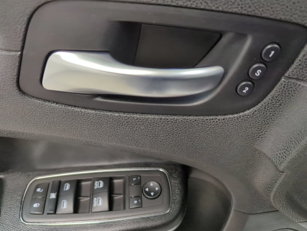 2023 Chrysler 300 S in Dartmouth, Nova Scotia - 13 - w1024h768px