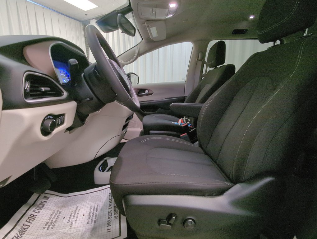 2024 Chrysler Grand Caravan SXT in Dartmouth, Nova Scotia - 11 - w1024h768px