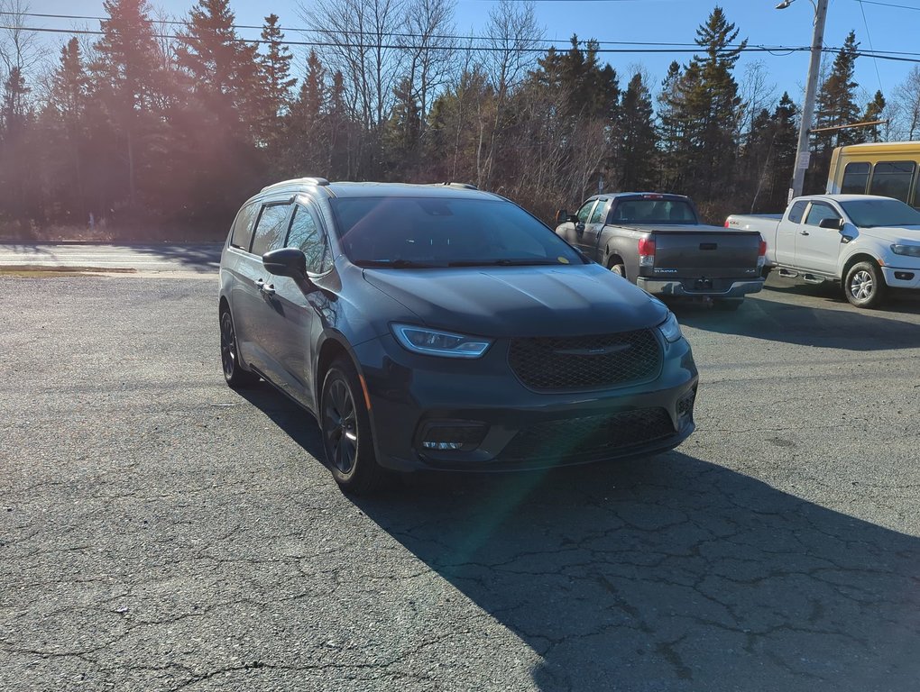 2022 Chrysler Pacifica Touring L AWD Leather *GM Certified* in Dartmouth, Nova Scotia - 2 - w1024h768px