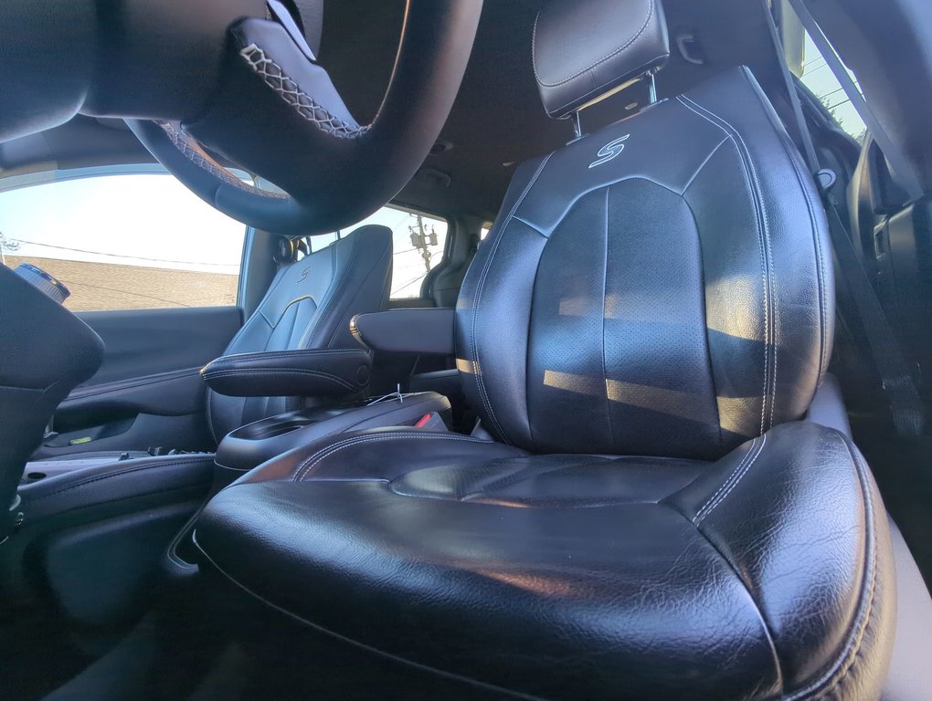 2022 Chrysler Pacifica Touring L AWD Leather *GM Certified* in Dartmouth, Nova Scotia - 11 - w1024h768px