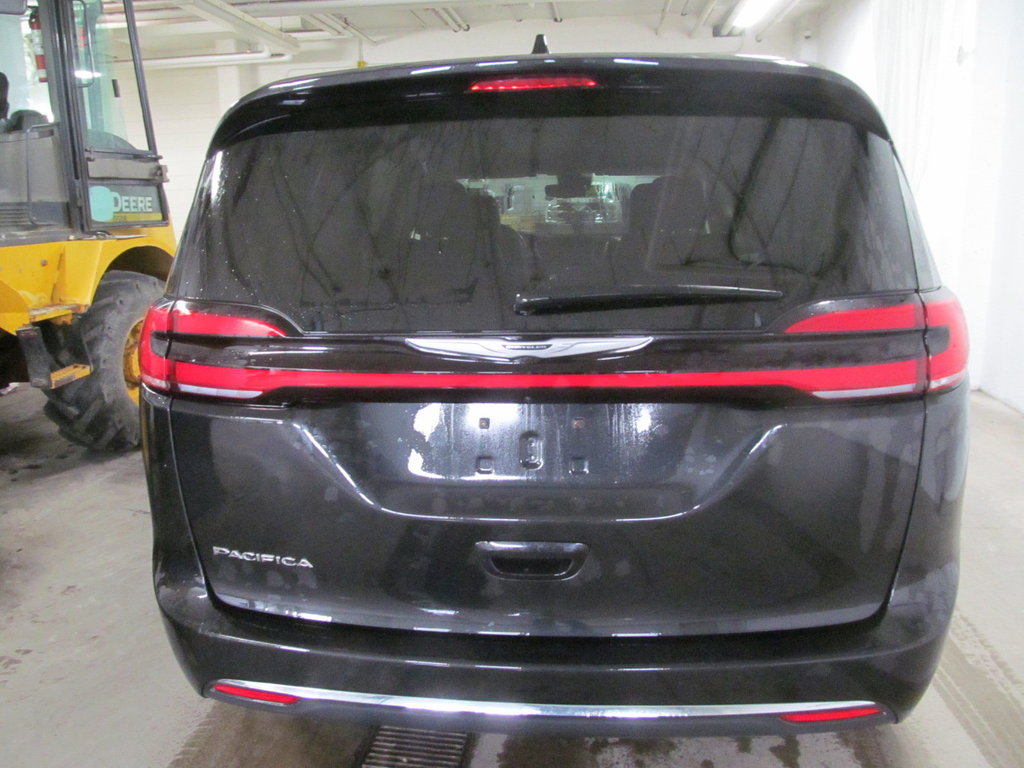 2022 Chrysler Pacifica Touring L in Dartmouth, Nova Scotia - 3 - w1024h768px