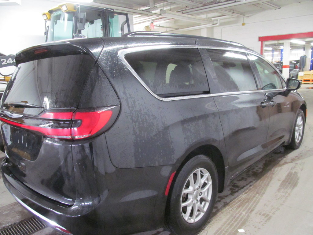 2022 Chrysler Pacifica Touring L in Dartmouth, Nova Scotia - 4 - w1024h768px