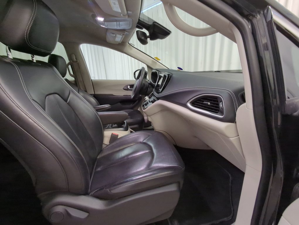 2022 Chrysler Pacifica Touring L in Dartmouth, Nova Scotia - 24 - w1024h768px