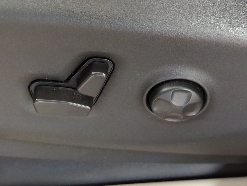 2022 Chrysler Pacifica Touring L in Dartmouth, Nova Scotia - 12 - w1024h768px