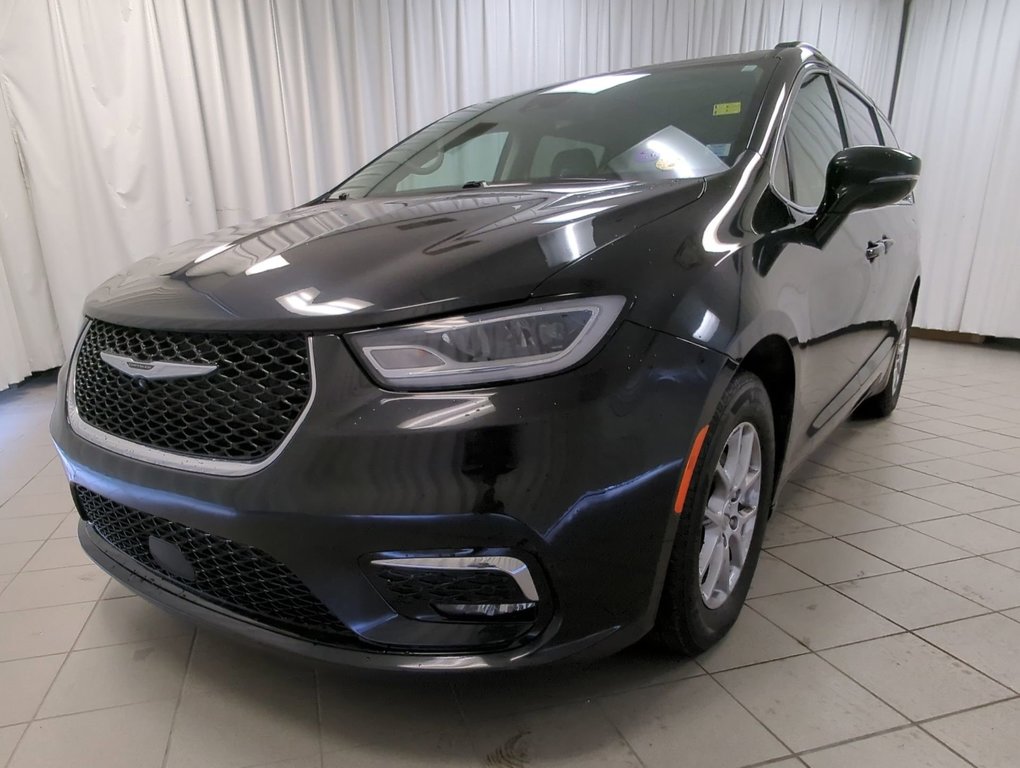 2022 Chrysler Pacifica Touring L in Dartmouth, Nova Scotia - 4 - w1024h768px