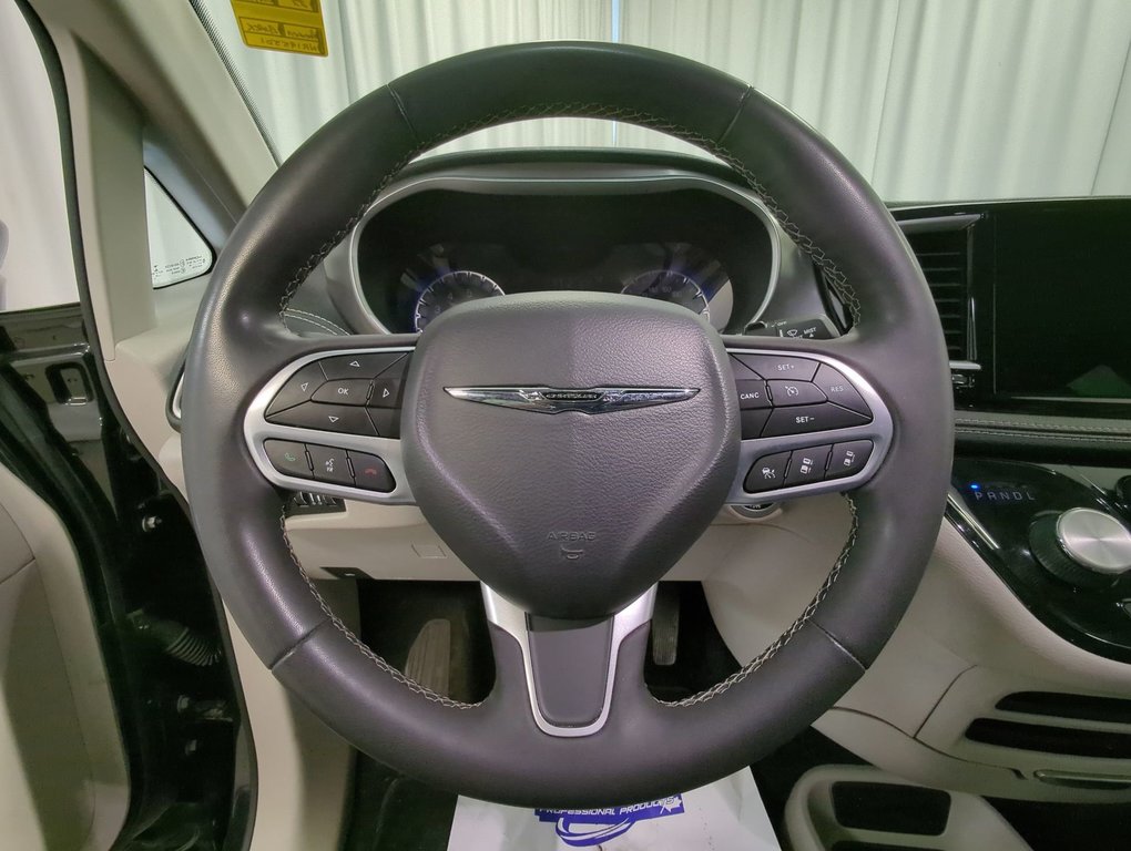 2022 Chrysler Pacifica Touring L in Dartmouth, Nova Scotia - 14 - w1024h768px
