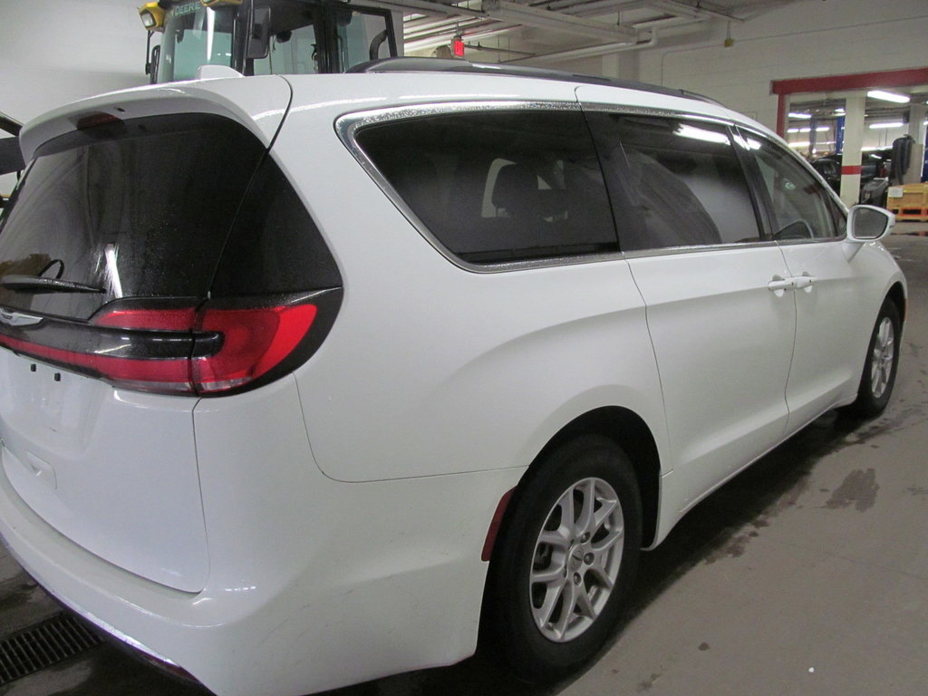 2022 Chrysler Pacifica Touring L in Dartmouth, Nova Scotia - 4 - w1024h768px