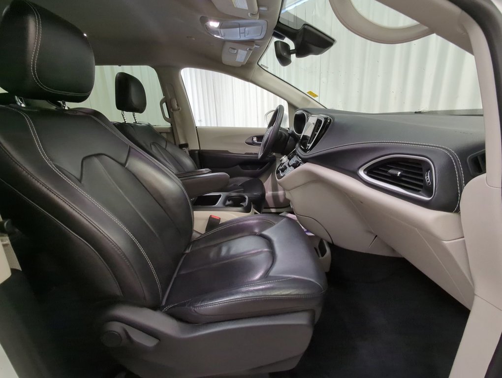 2022 Chrysler Pacifica Touring L in Dartmouth, Nova Scotia - 24 - w1024h768px