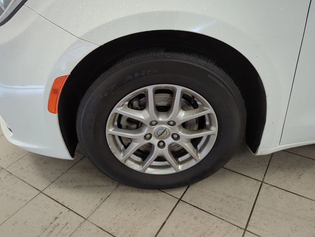2022 Chrysler Pacifica Touring L in Dartmouth, Nova Scotia - 10 - w1024h768px