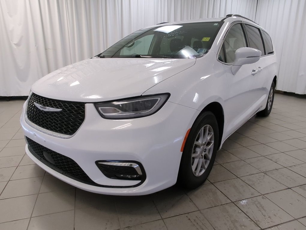 2022 Chrysler Pacifica Touring L in Dartmouth, Nova Scotia - 4 - w1024h768px