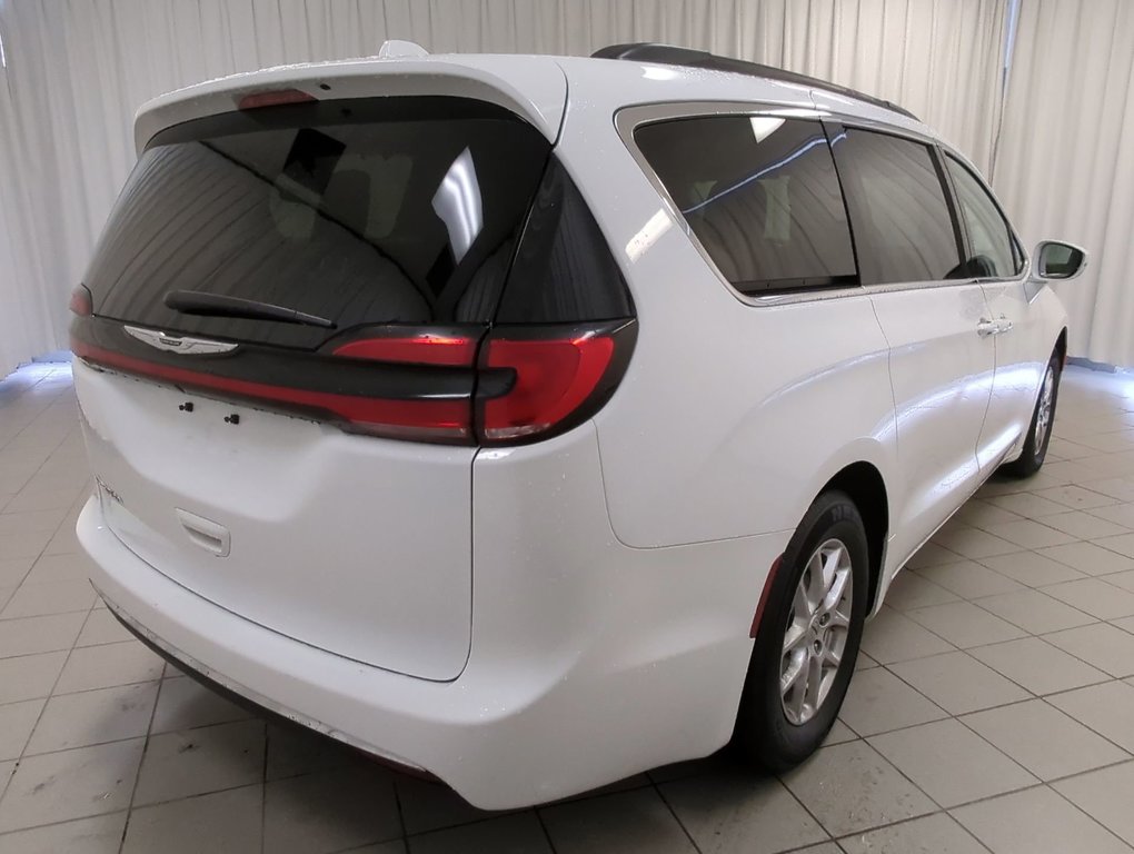 2022 Chrysler Pacifica Touring L in Dartmouth, Nova Scotia - 8 - w1024h768px
