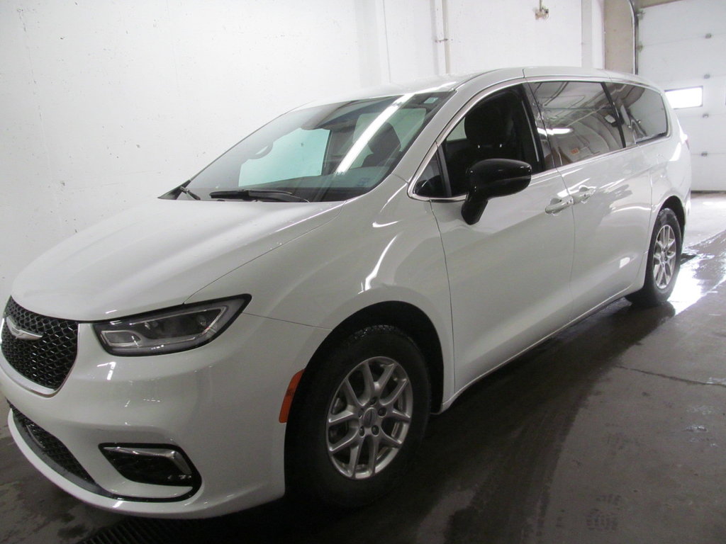 2024 Chrysler Pacifica Touring in Dartmouth, Nova Scotia - 2 - w1024h768px